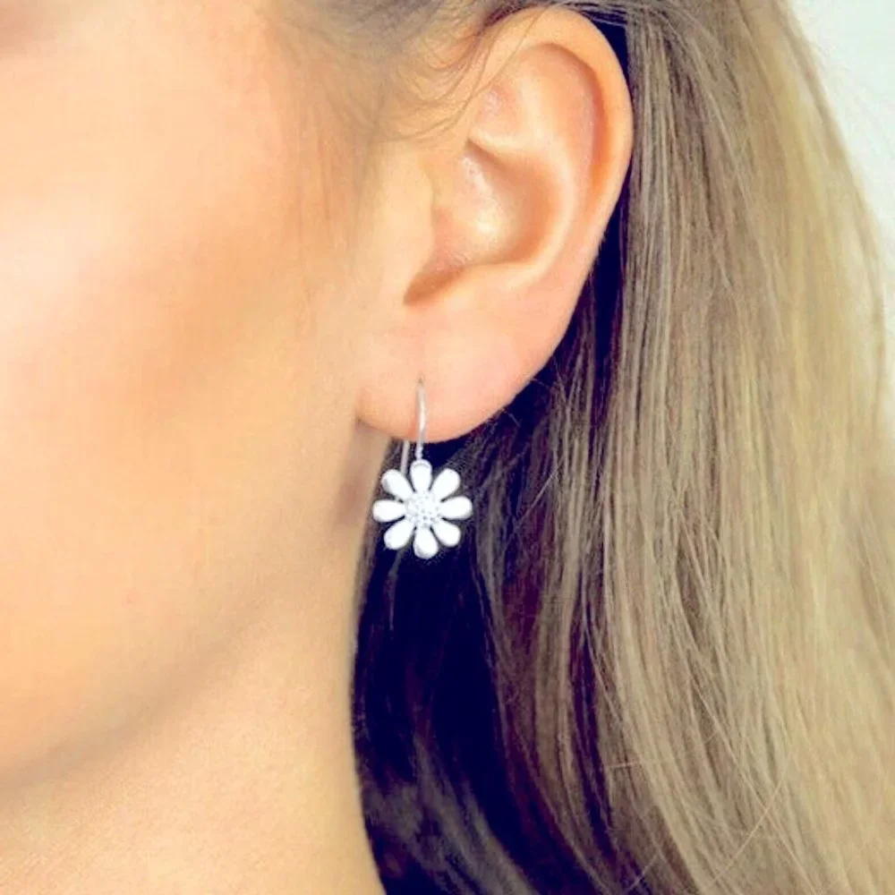New 925 Silver Daisy Drop Earrings